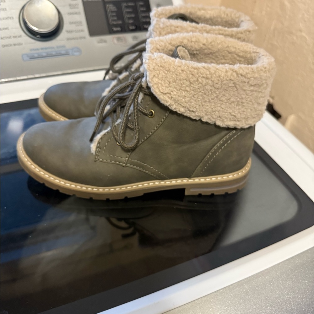 Sonoma Gray Lace Up Boots with Cream Lining